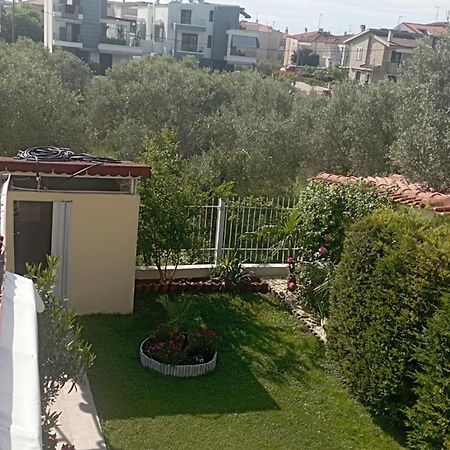 Райский Уголок Nea Moudania Buitenkant foto