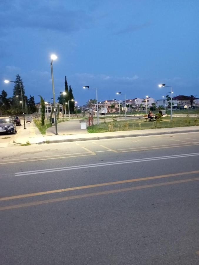Райский Уголок Nea Moudania Buitenkant foto