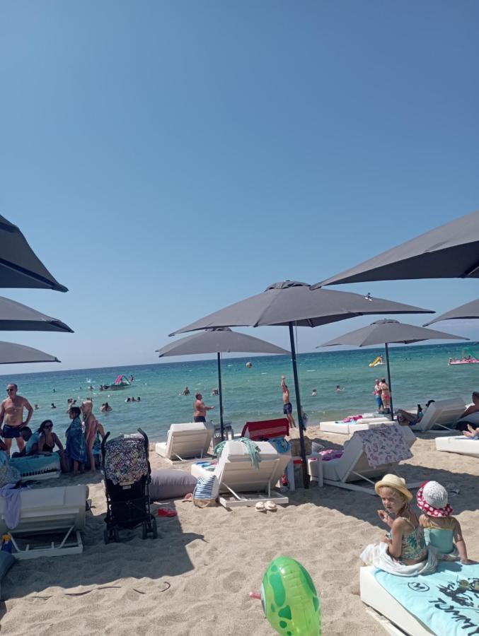 Райский Уголок Nea Moudania Buitenkant foto
