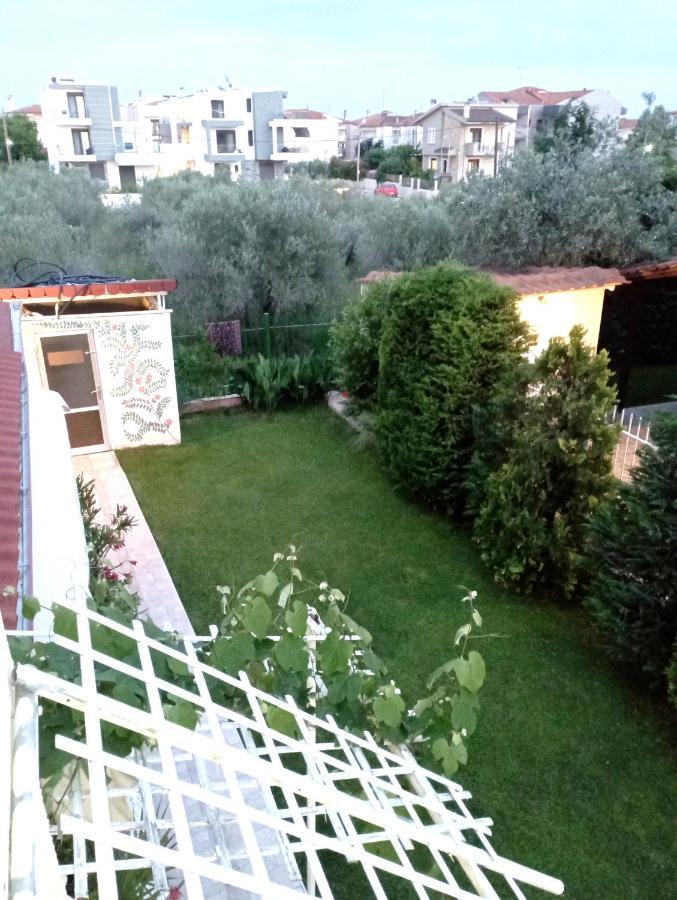 Райский Уголок Nea Moudania Buitenkant foto