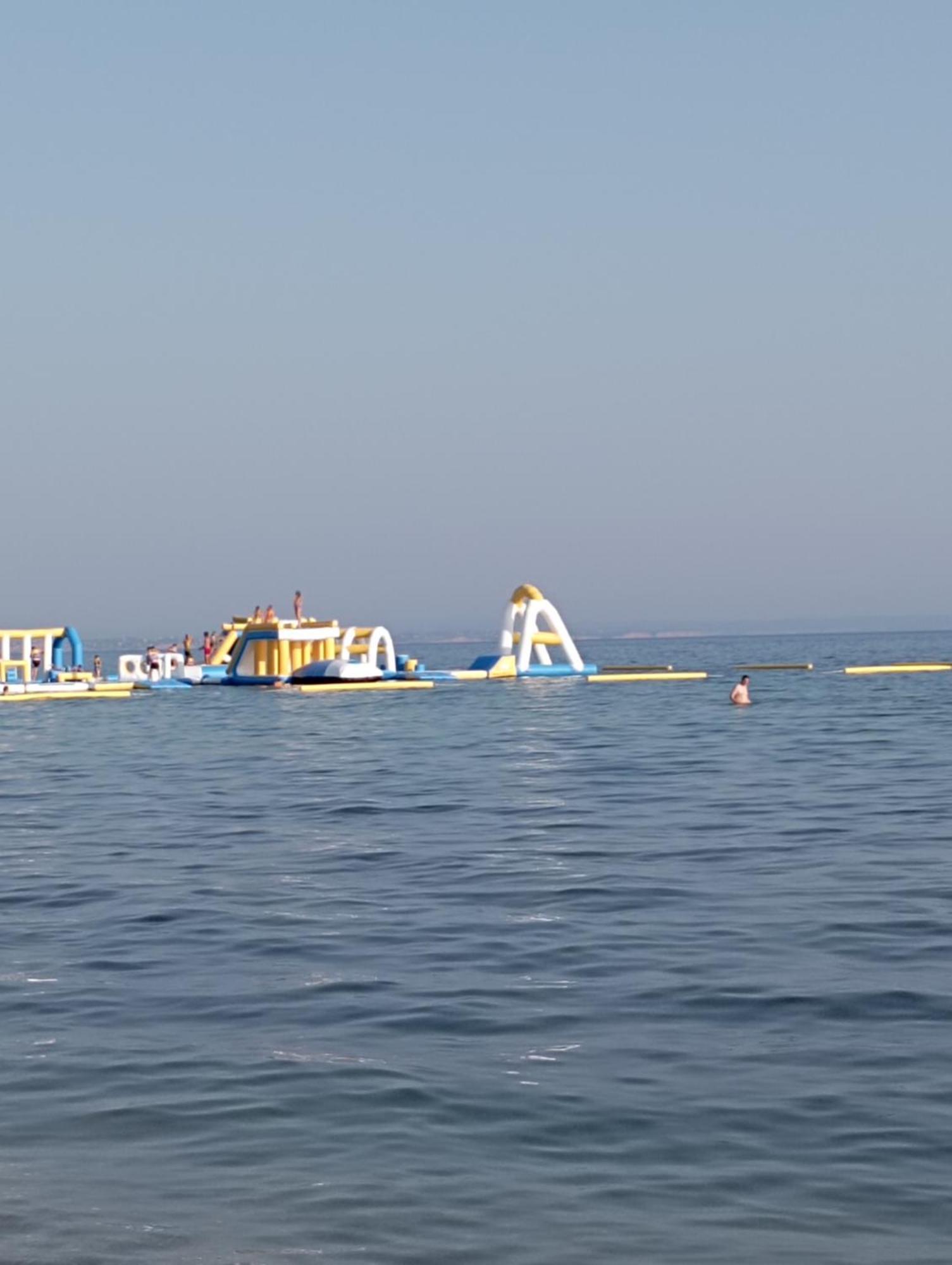 Райский Уголок Nea Moudania Buitenkant foto